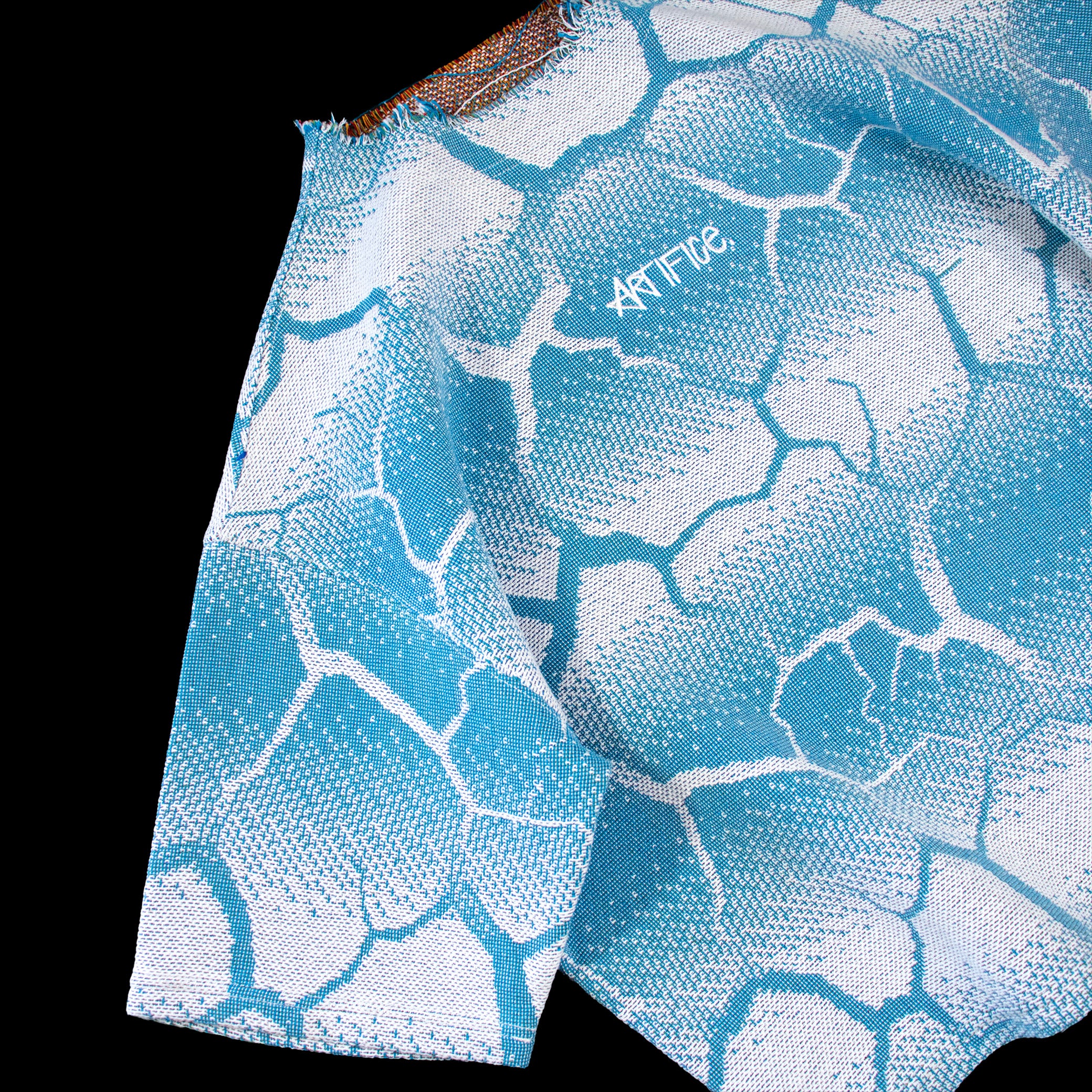 Biomorph Light blue gradient tapestry tee