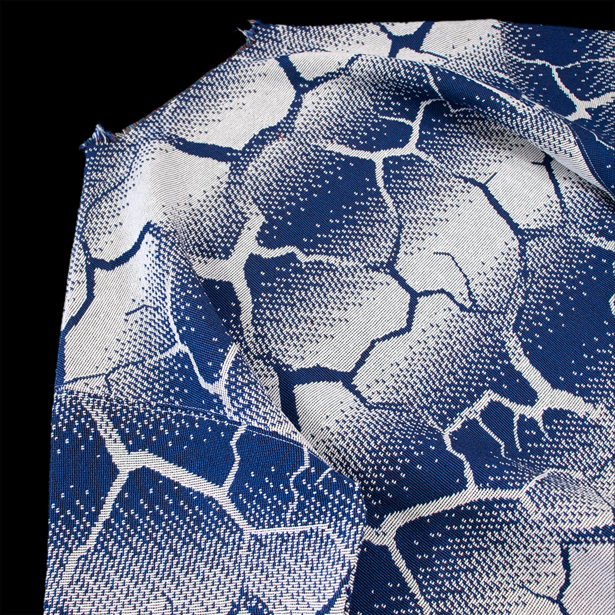 Biomorph Dark blue gradient tapestry tee