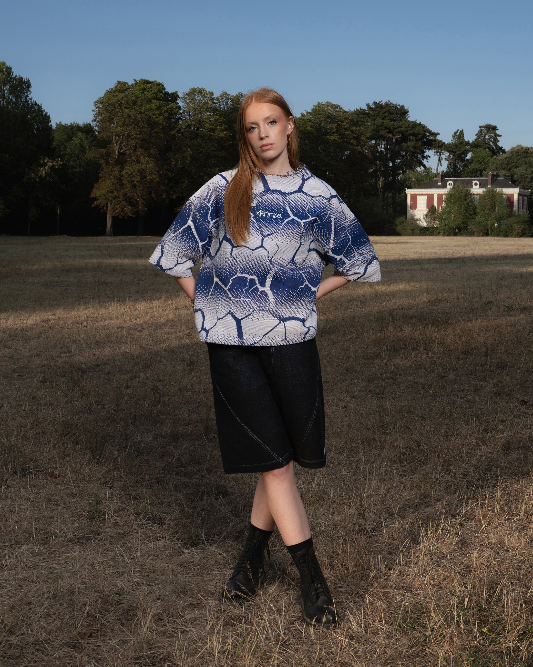 Biomorph Dark blue gradient tapestry tee