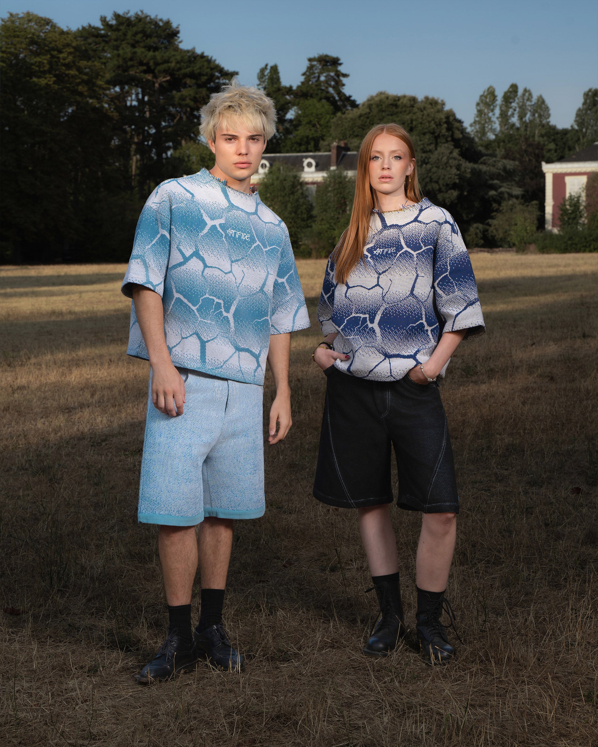 Biomorph Light blue gradient tapestry tee