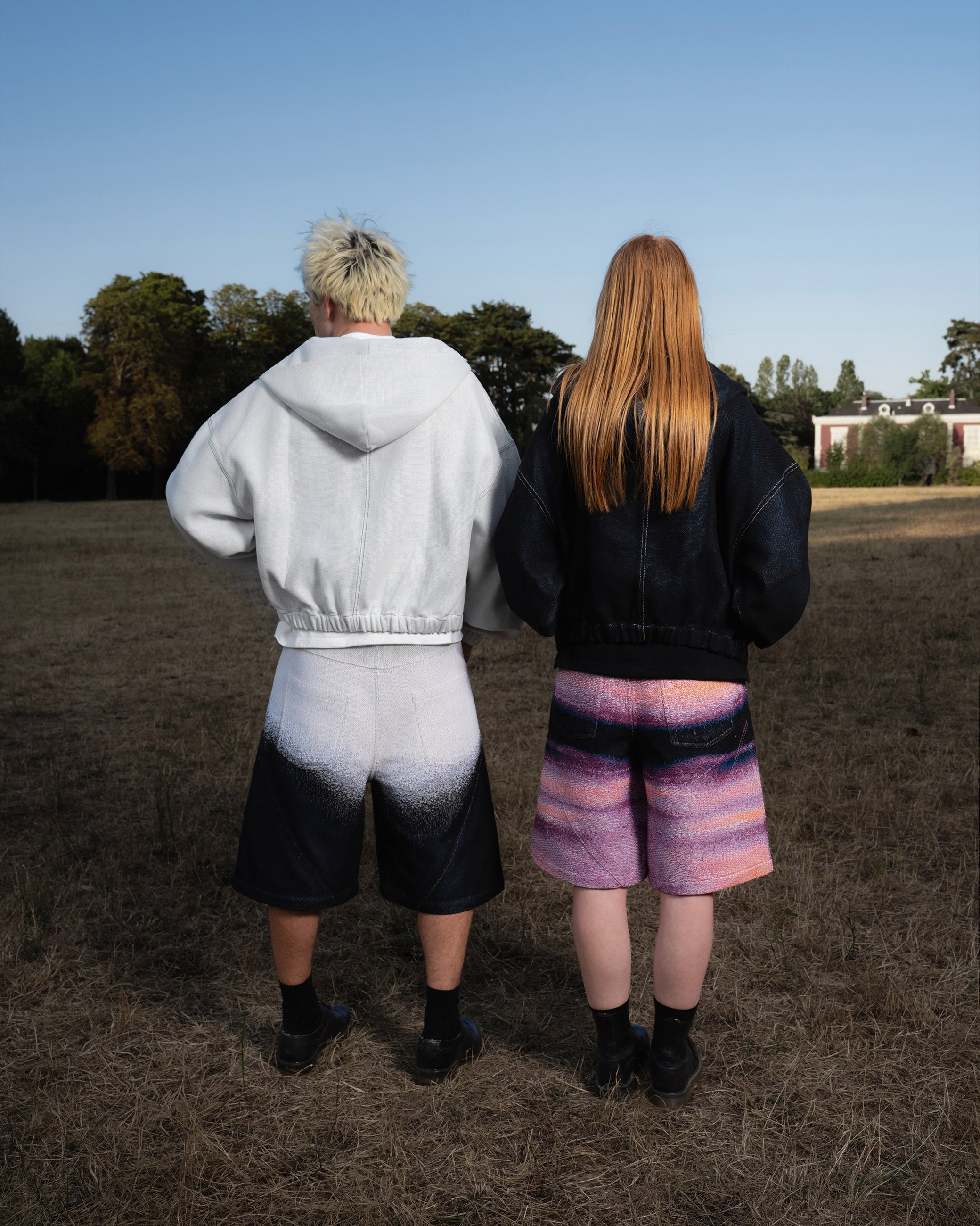Dissolve gradient tapestry Short